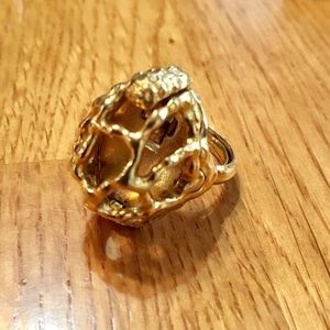 Trifari Ring